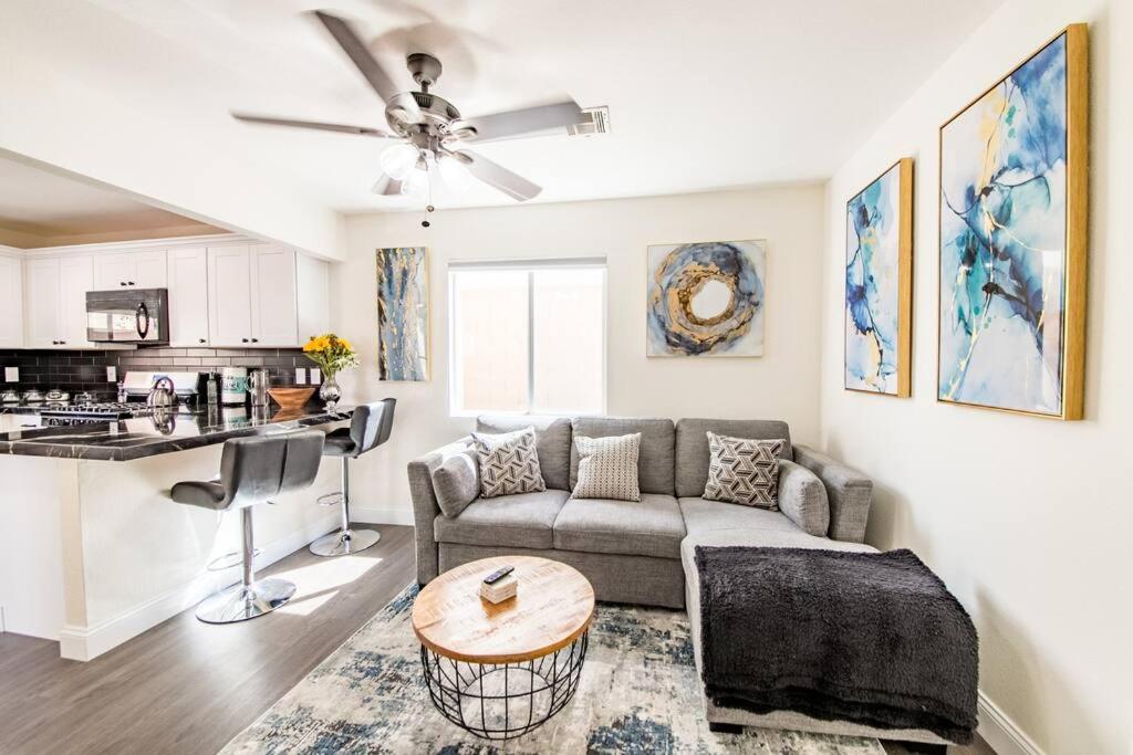 Gorgeous Away From 3 Bed 3 Bath W/ Pool Holiday home