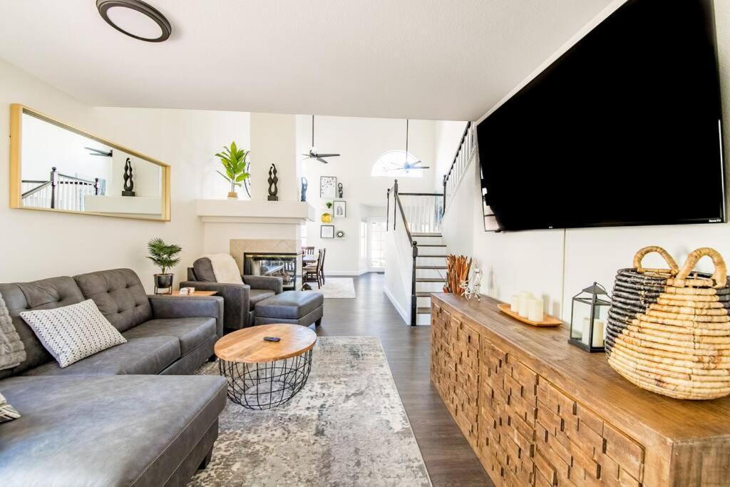 Holiday home Gorgeous Away From 3 Bed 3 Bath W/ Pool *