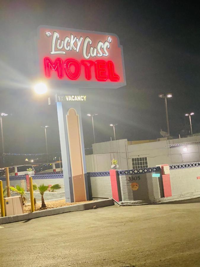 Hotel Lucky Cuss