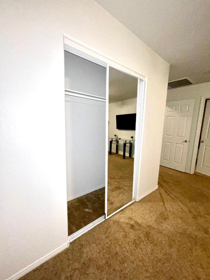 Holiday home 3br King Suite/near Strip/wi-fi Las Vegas