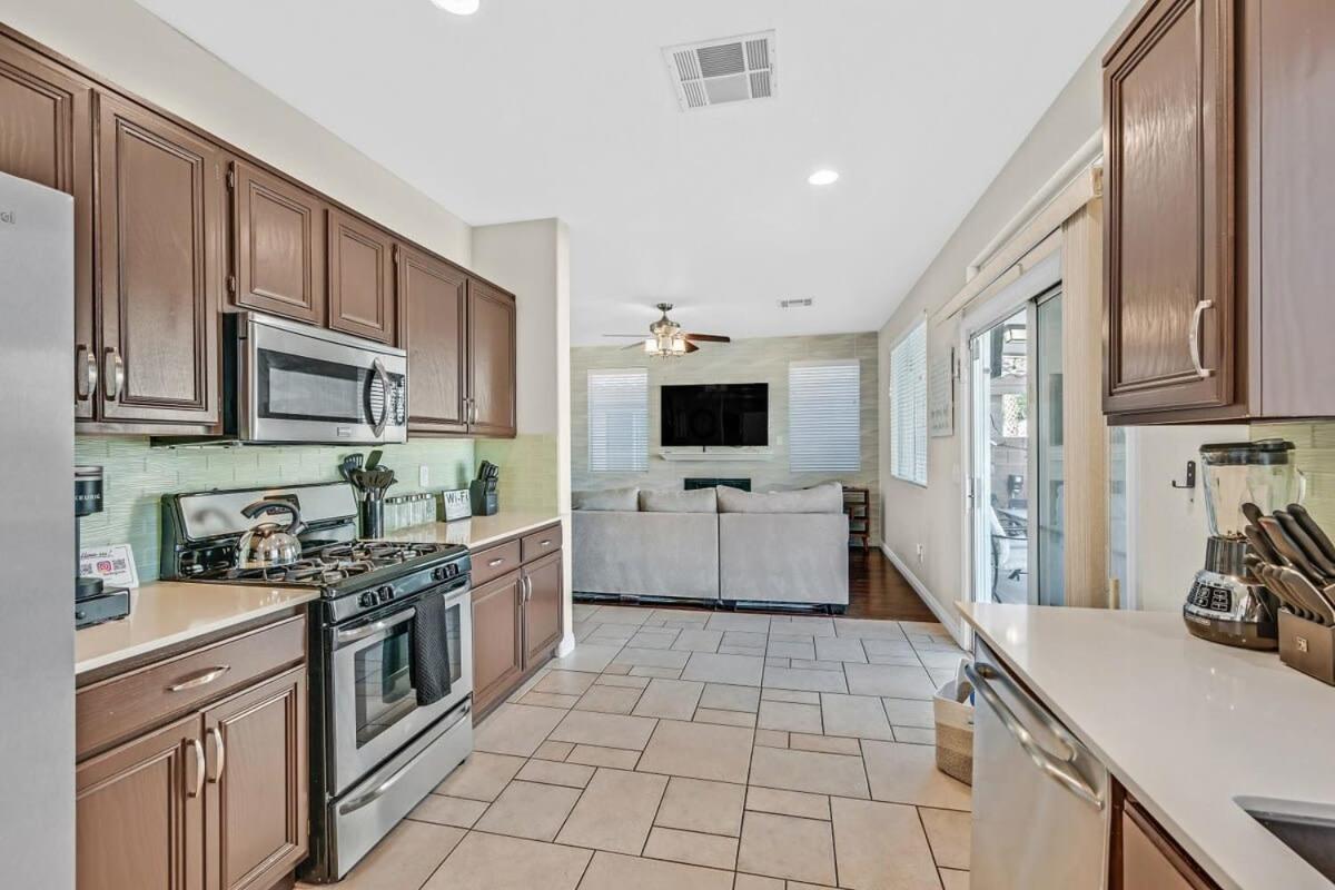 Holiday home Stunning 4br Getaway W Pool, Hot Tub, & Firepit *