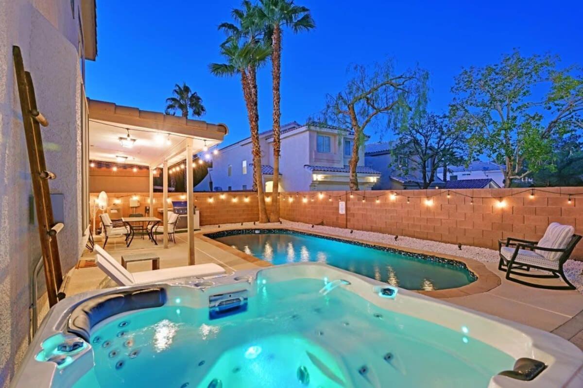 Holiday home Stunning 4br Getaway W Pool, Hot Tub, & Firepit Las Vegas