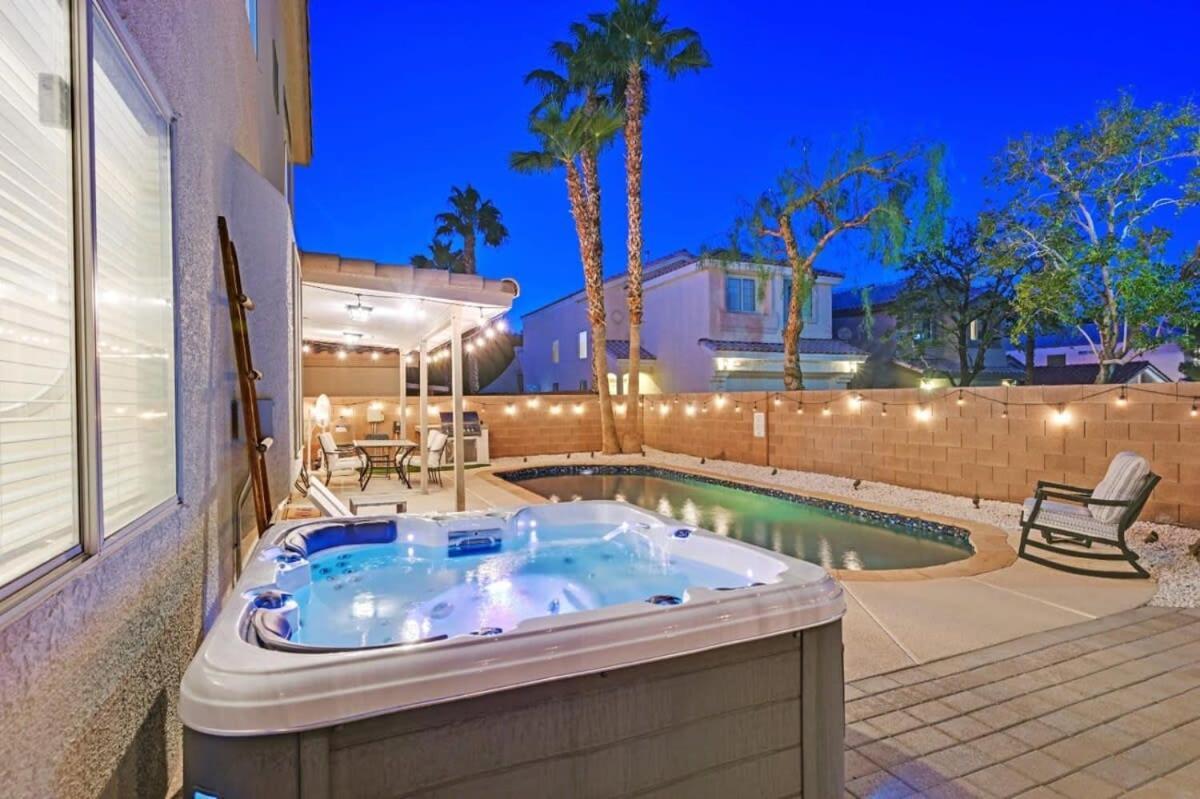 Holiday home Stunning 4br Getaway W Pool, Hot Tub, & Firepit Las Vegas