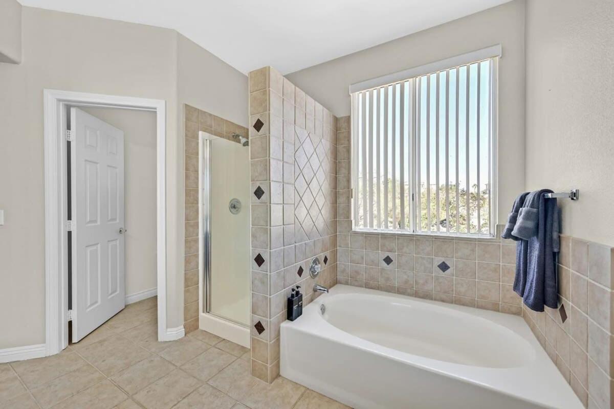 Stunning 4br Getaway W Pool, Hot Tub, & Firepit * Las Vegas