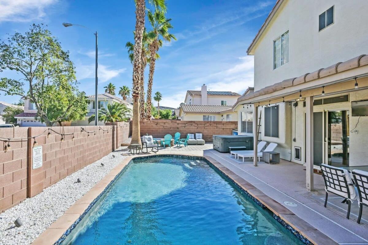 Holiday home Stunning 4br Getaway W Pool, Hot Tub, & Firepit