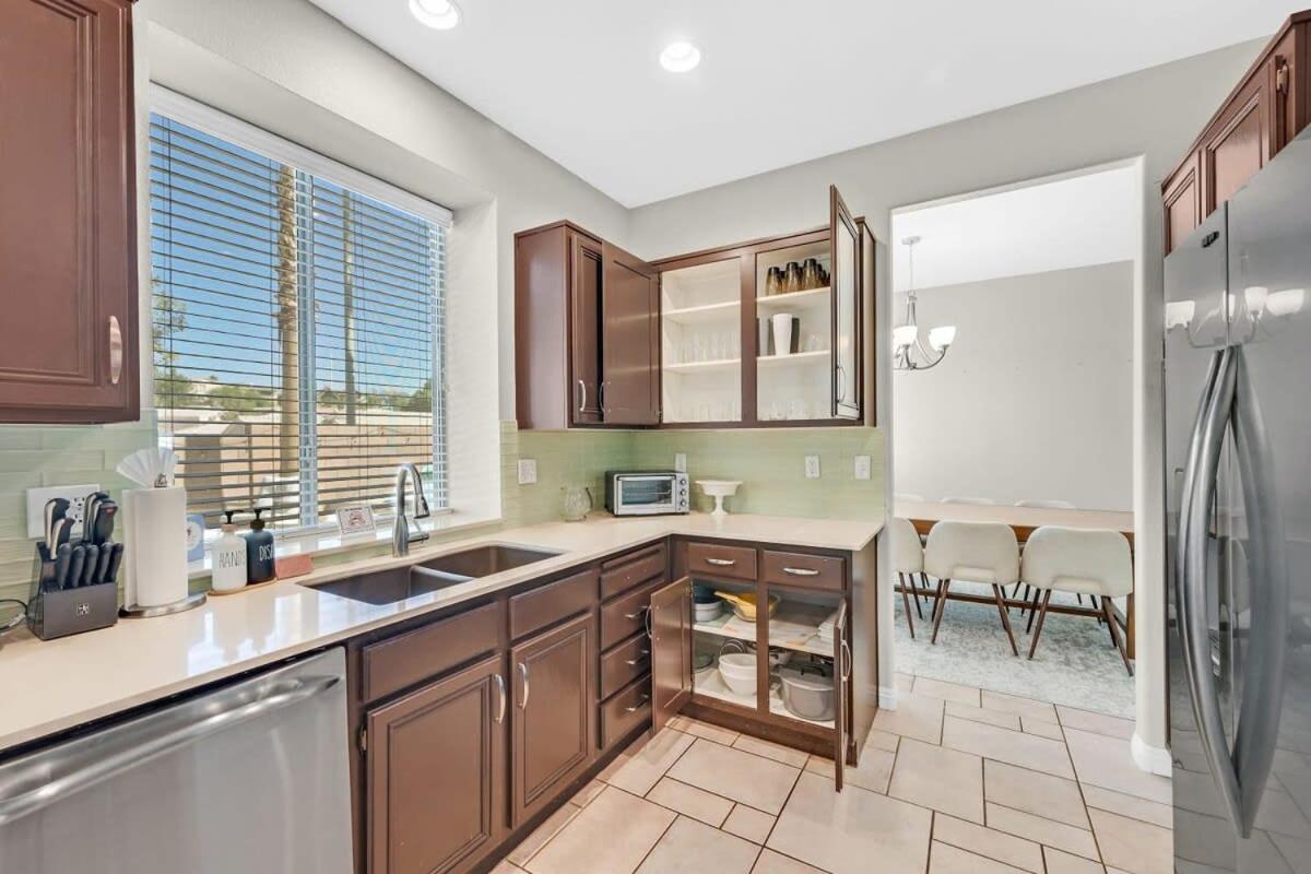 Holiday home Stunning 4br Getaway W Pool, Hot Tub, & Firepit Las Vegas