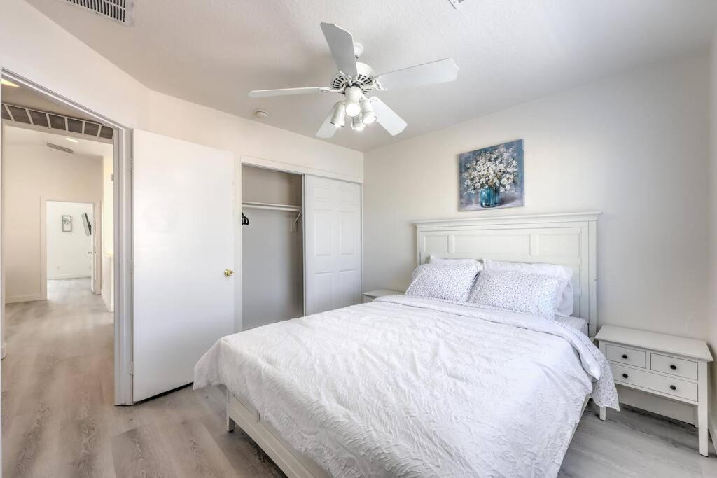 5 Queen Beds/free Streaming/wi-fi/tv's/coffee