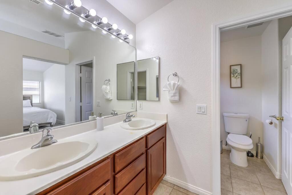 Holiday home 5 Queen Beds/free Streaming/wi-fi/tv's/coffee Las Vegas