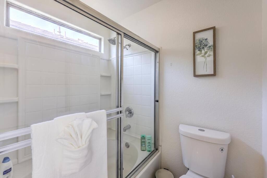 5 Queen Beds/free Streaming/wi-fi/tv's/coffee Las Vegas