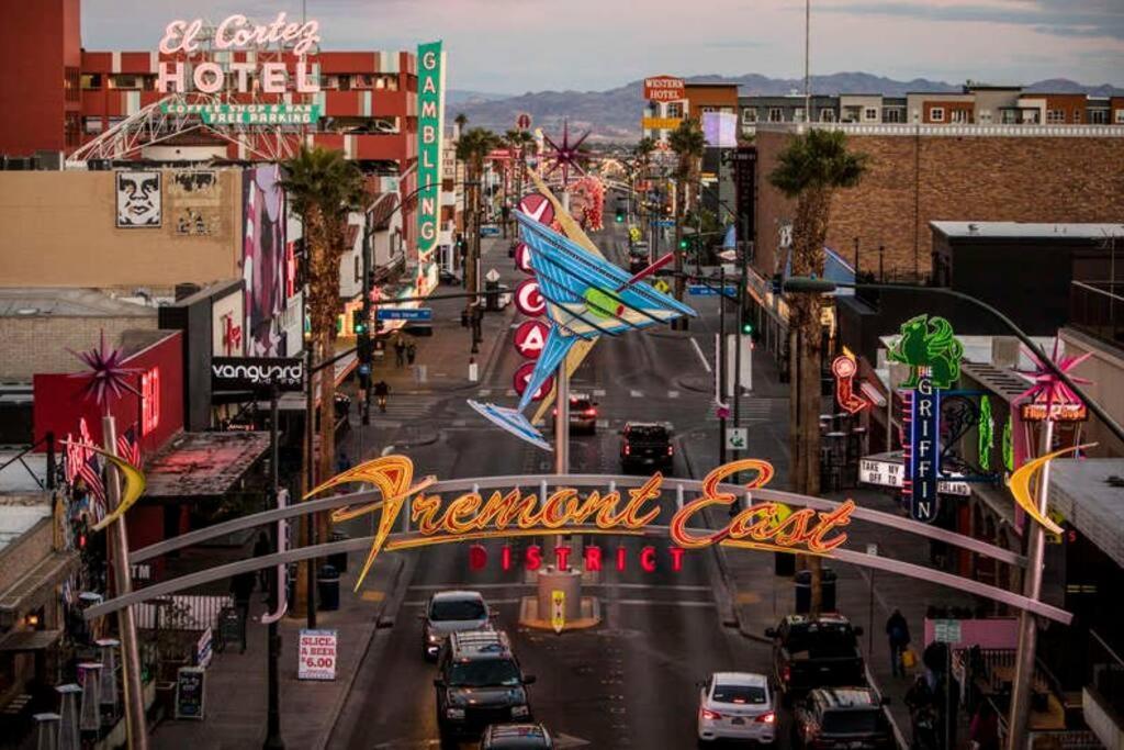 5 Queen Beds/free Streaming/wi-fi/tv's/coffee *
