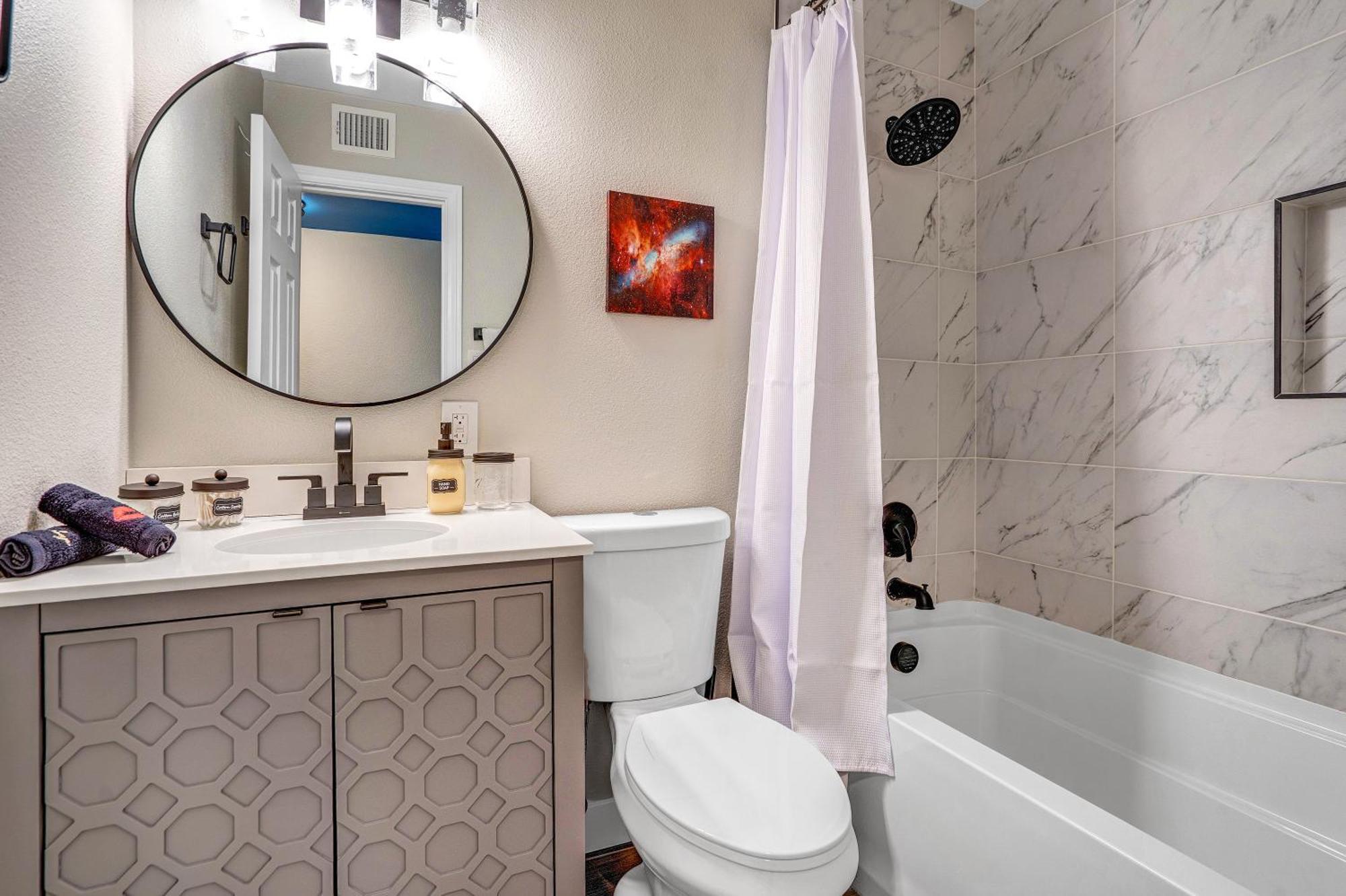Family Reunion, Remodeled, King Beds, X-box, Desks Holiday home Las Vegas