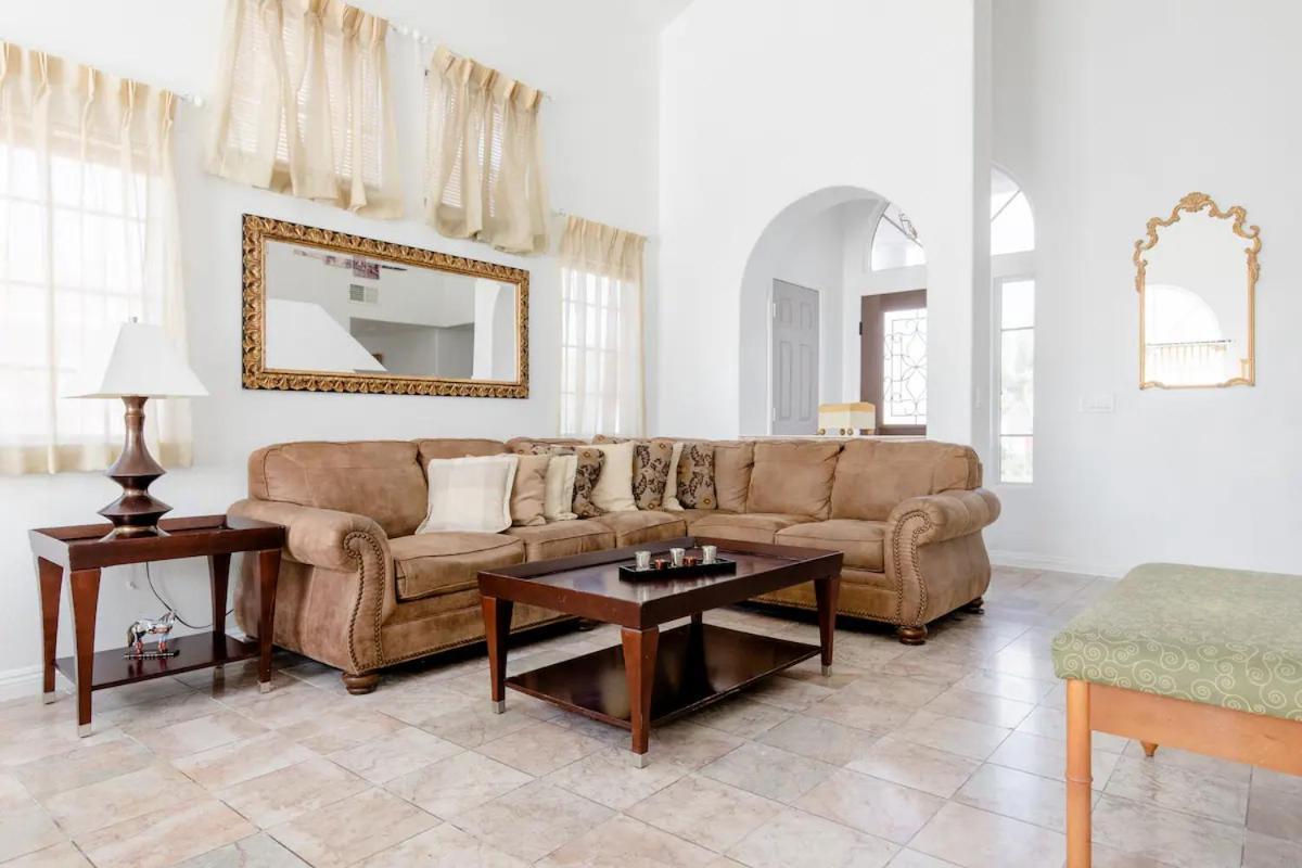 Rose Canyon- 5 Bedroom In Vegas Holiday home