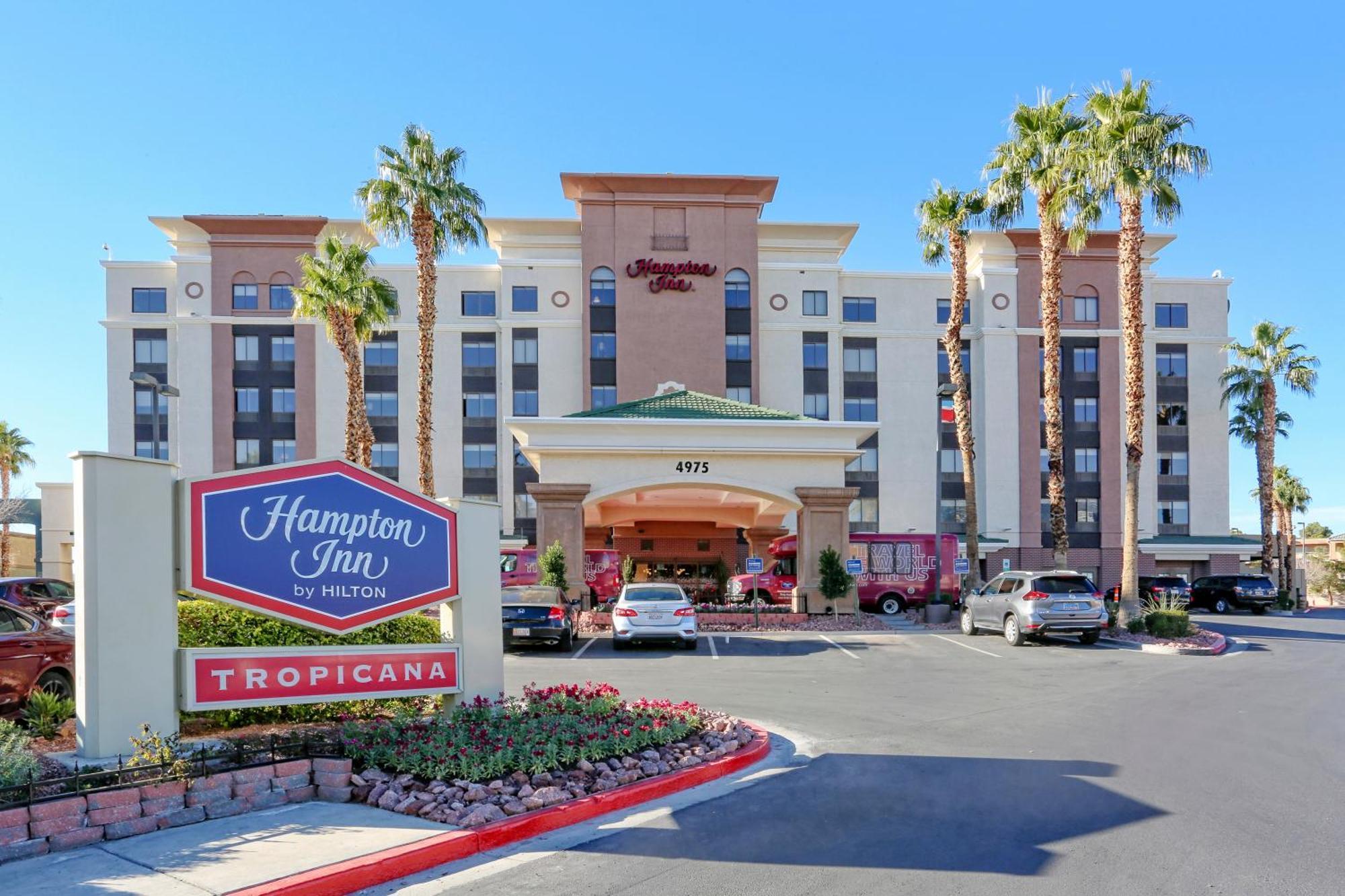 Hampton Tropicana Hotel 3*