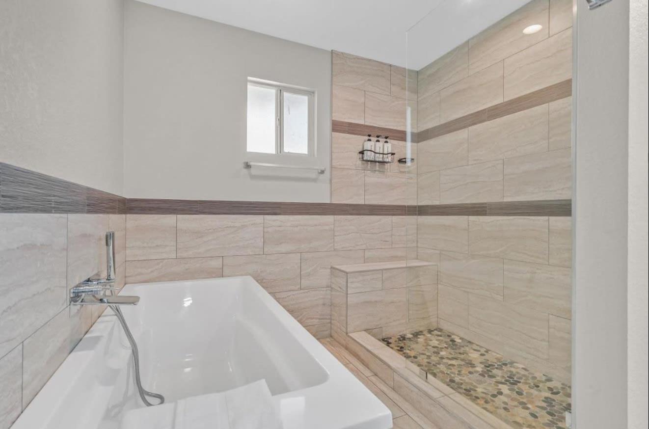 Holiday home 4br Vegas Gem W Pool, Close To Strip, Airport *