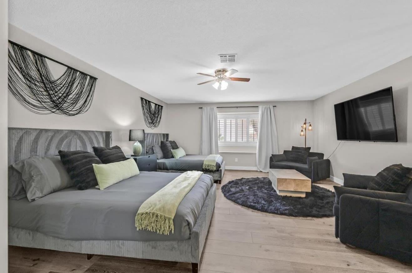 4br Vegas Gem W Pool, Close To Strip, Airport *