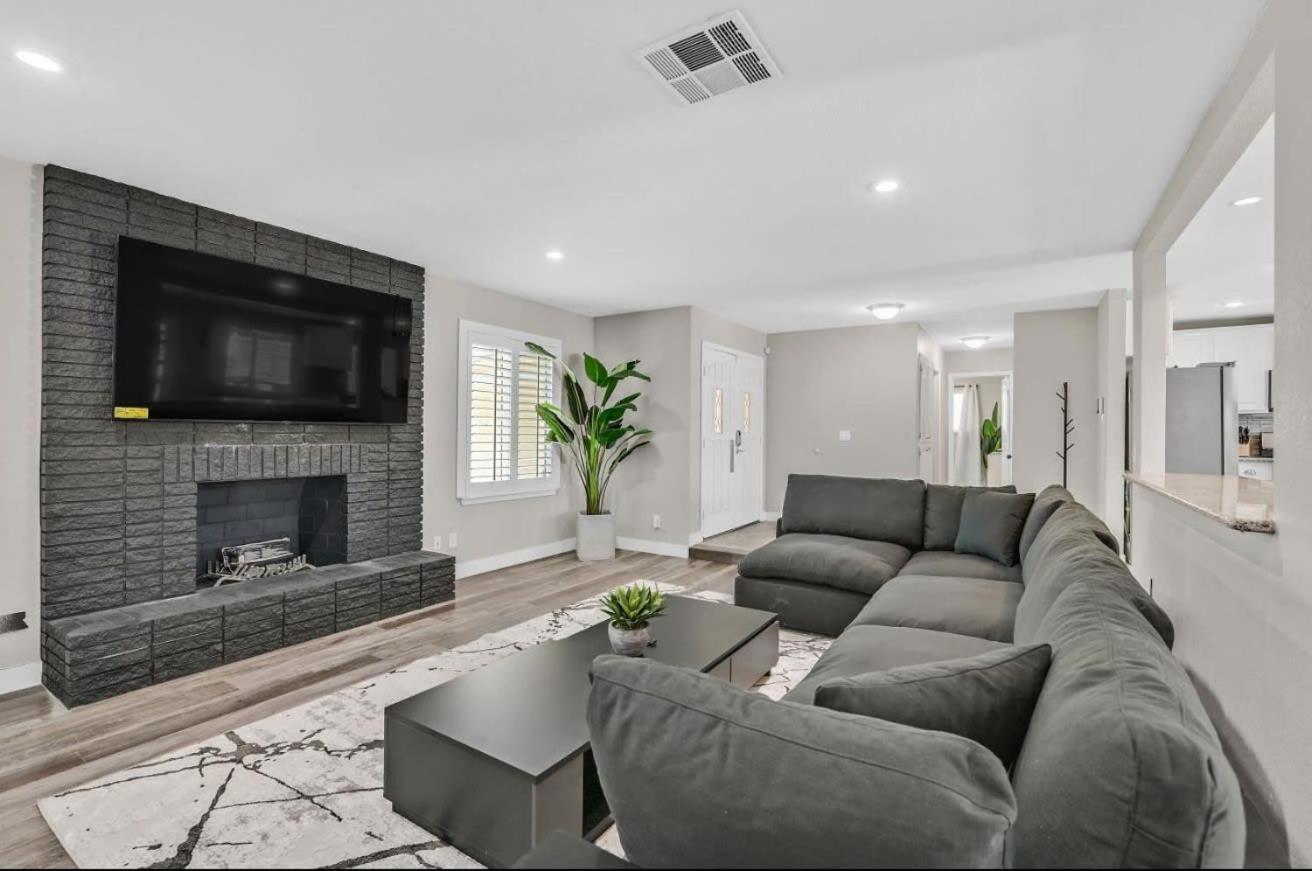 Holiday home 4br Vegas Gem W Pool, Close To Strip, Airport *