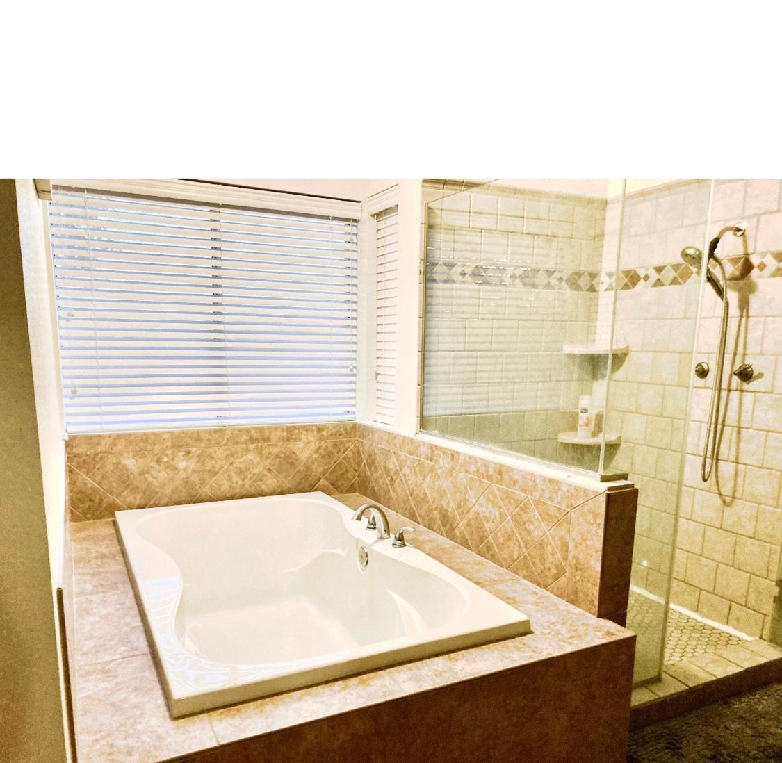 7 Bed Pool House *