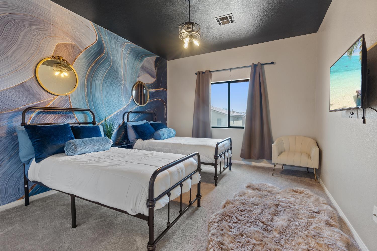 King Size Modern Sleeps 8 Pool Access Holiday home Las Vegas