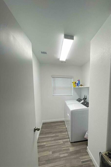 New,and Modern Close To The Strip