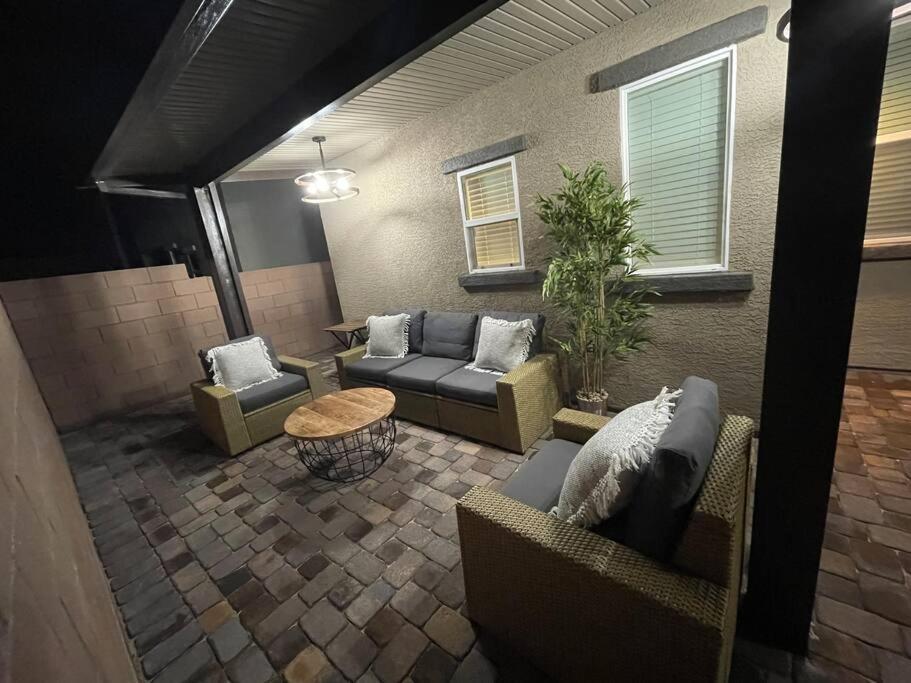 Holiday home New,and Modern Close To The Strip *