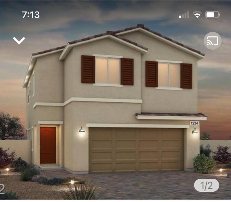New,and Modern Close To The Strip Holiday home Las Vegas