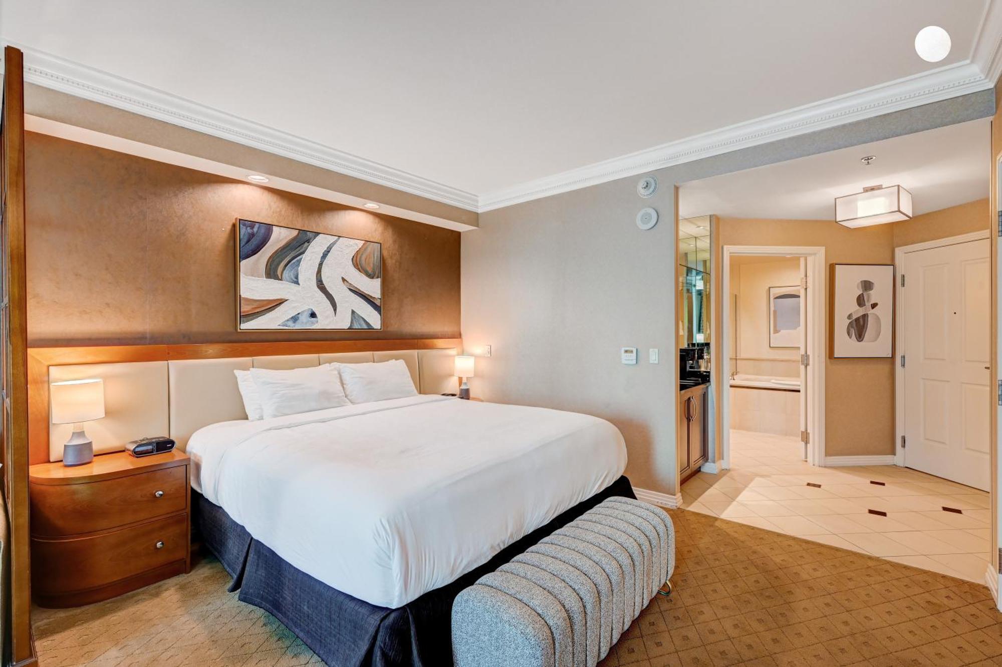 Amethyst Mgm Signature Strip View Balcony