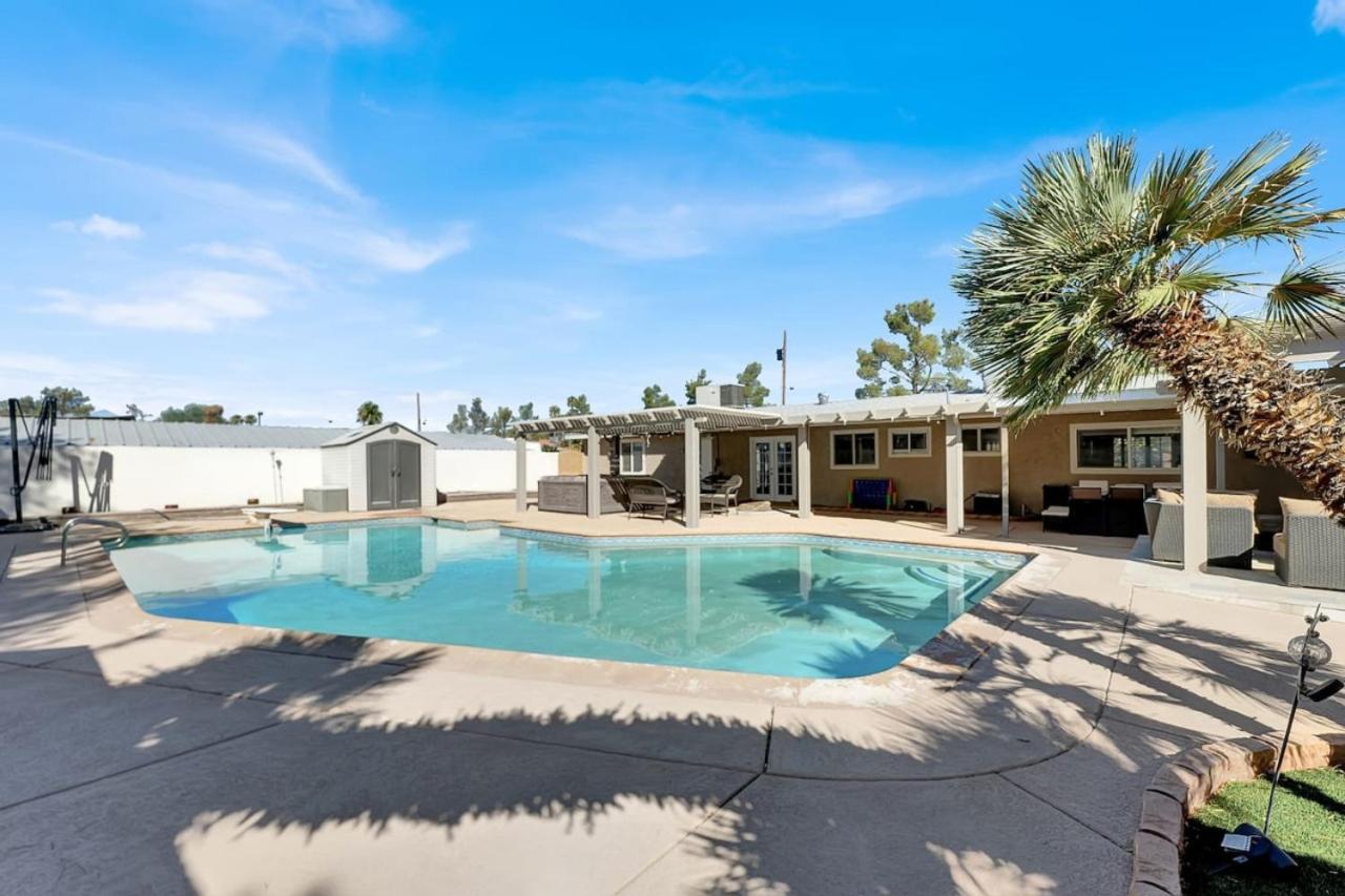Spacious 4br Den With Pool, Jacuzzi, Bbq, Near Strip Holiday home *