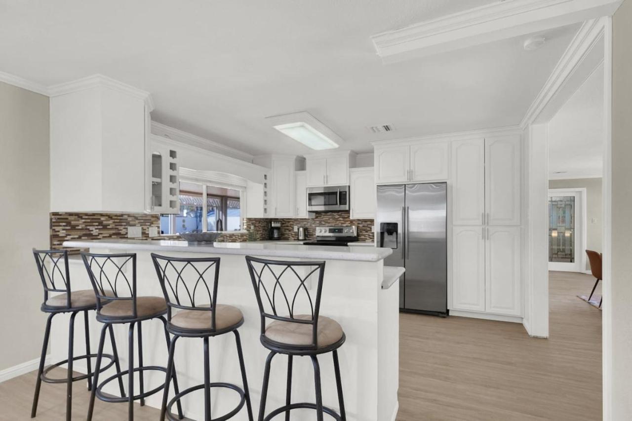 Spacious 4br Den With Pool, Jacuzzi, Bbq, Near Strip Holiday home Las Vegas