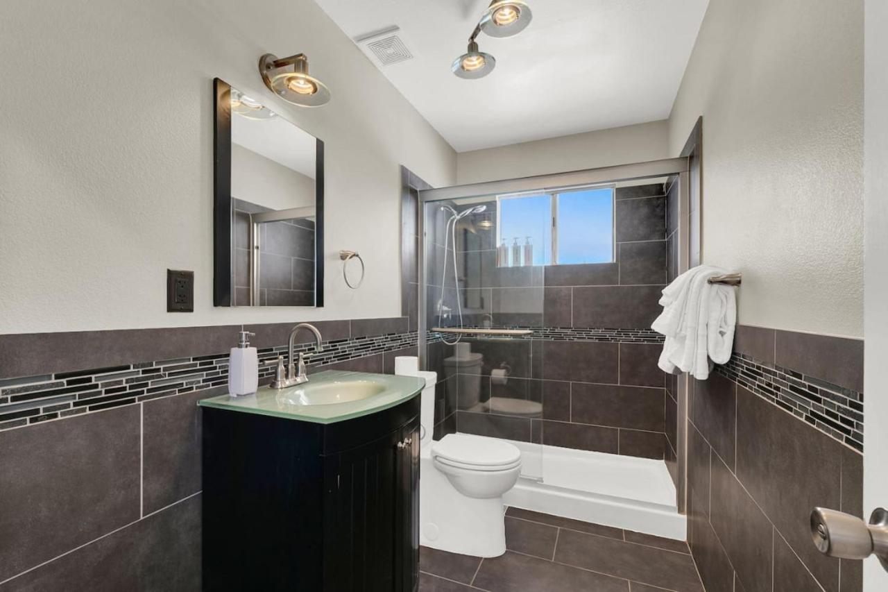 Spacious 4br Den With Pool, Jacuzzi, Bbq, Near Strip Holiday home *