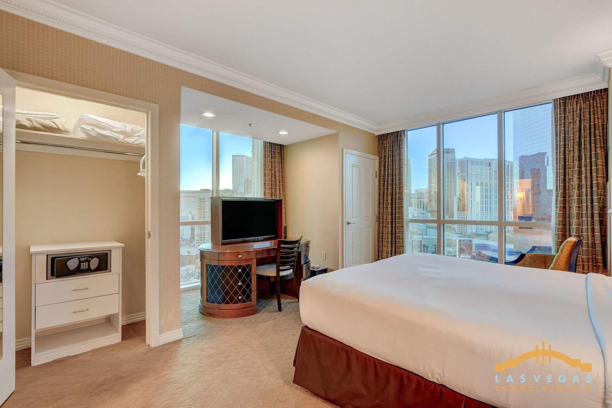 Mgm Signature-17-801 1br2ba F1 Strip View Balcony