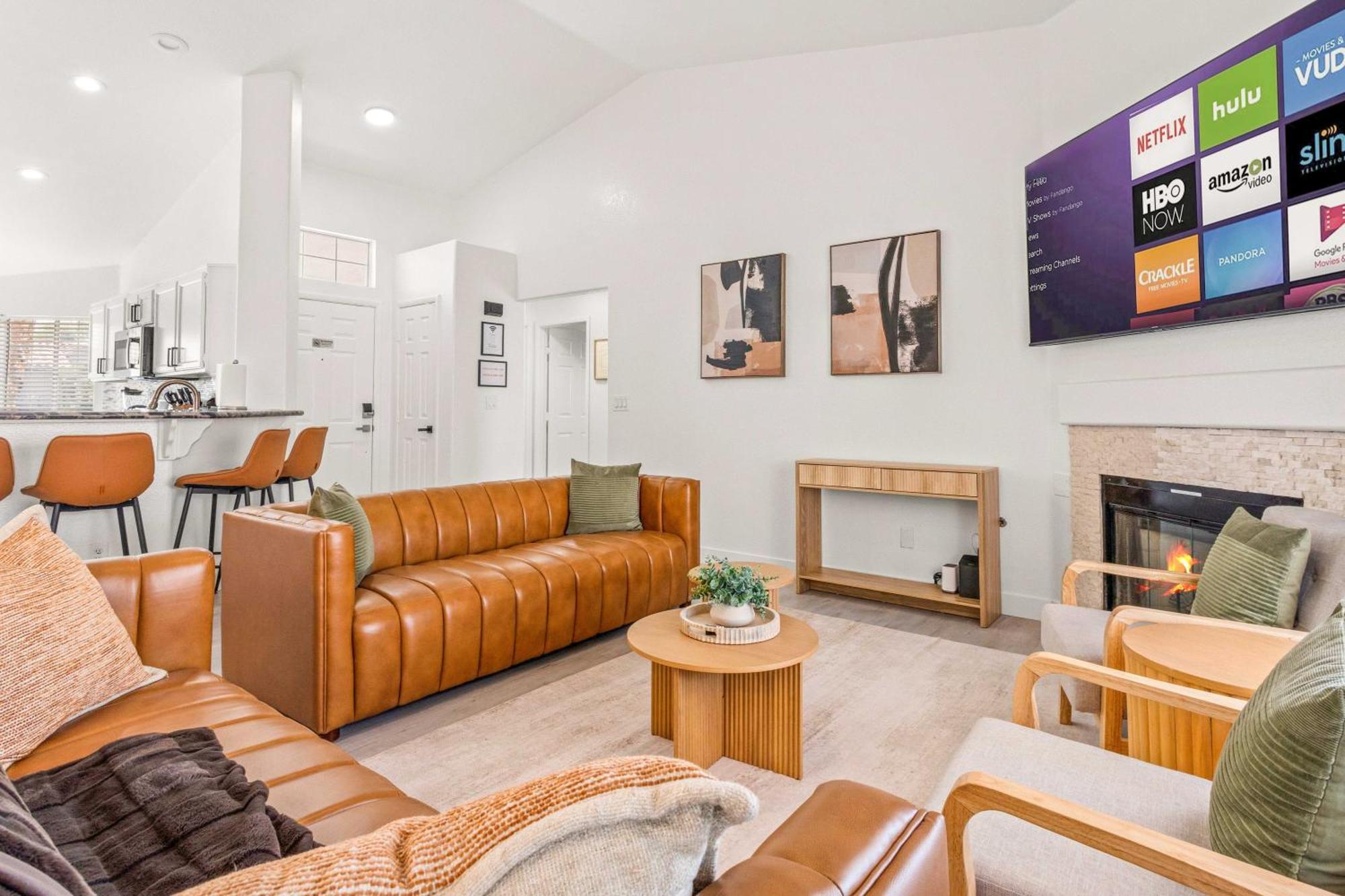 Spacious 5 Bedroom House With Heated Pool And Jacuzzi * Las Vegas