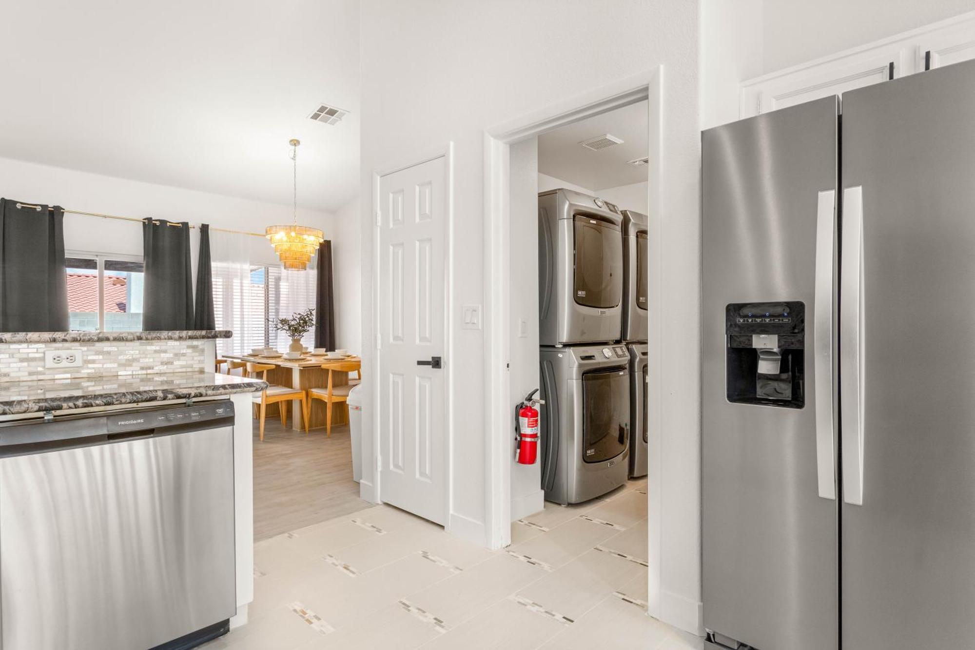 Spacious 5 Bedroom House With Heated Pool And Jacuzzi * Las Vegas