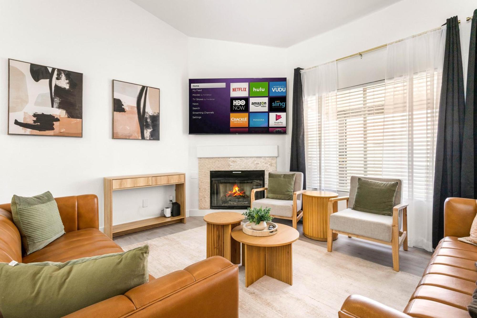 Spacious 5 Bedroom House With Heated Pool And Jacuzzi Holiday home
