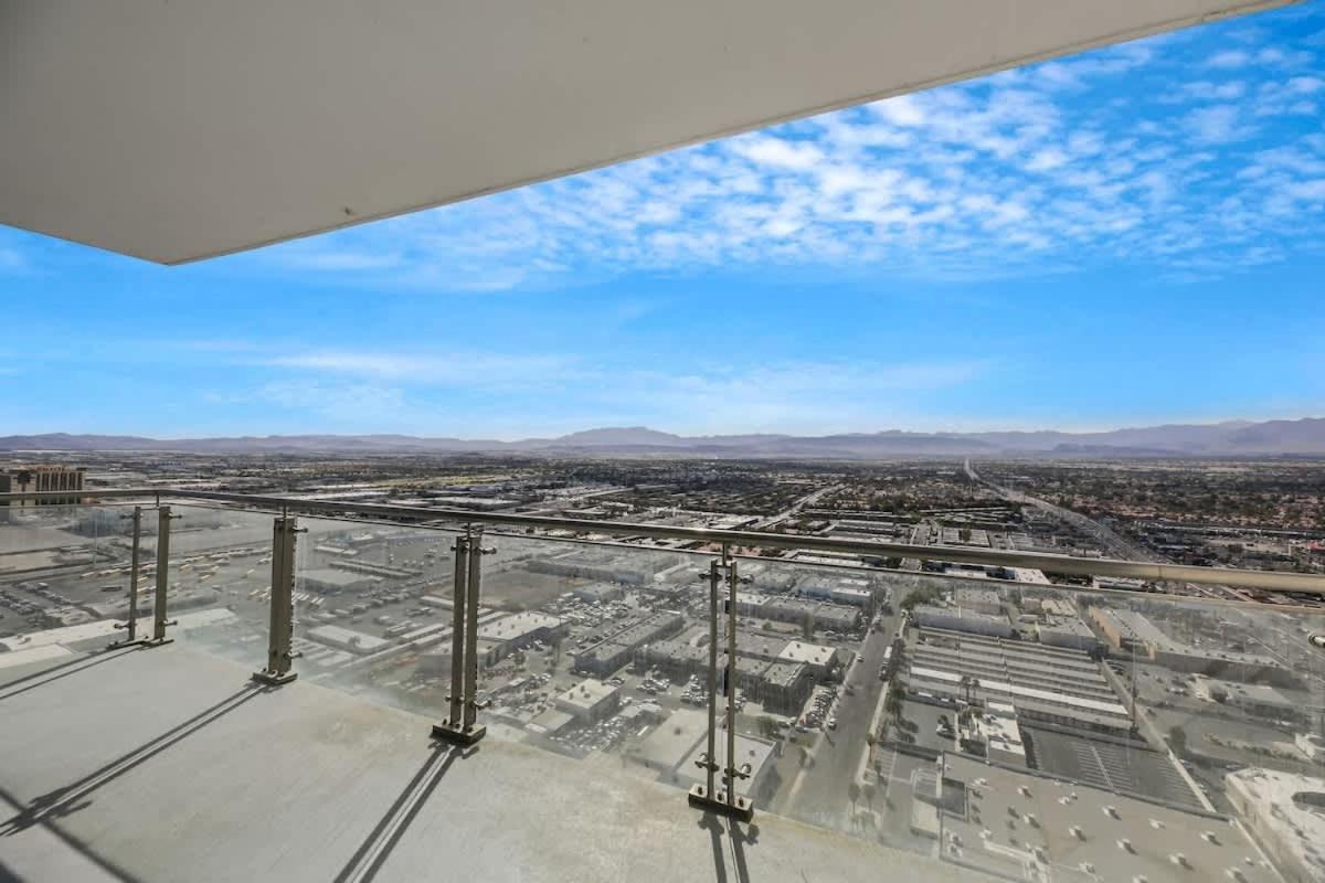 1 Bedroom Luxury On 35 Floor With Amazing Strip Views Apartment