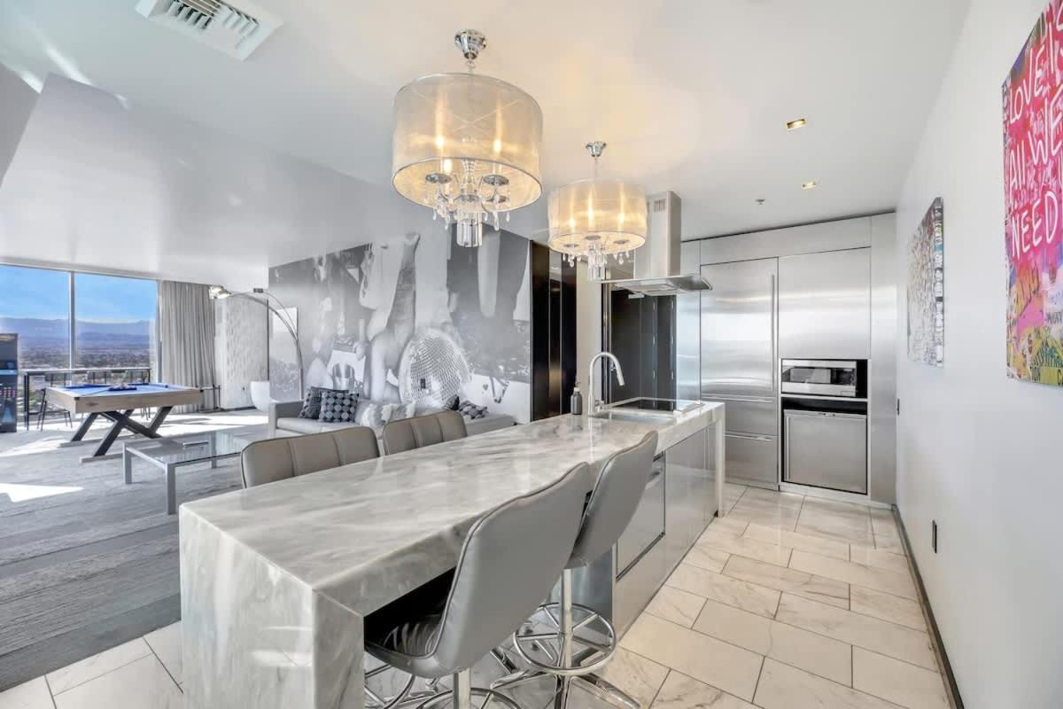 Apartment 1 Bedroom Luxury On 35 Floor With Amazing Strip Views *