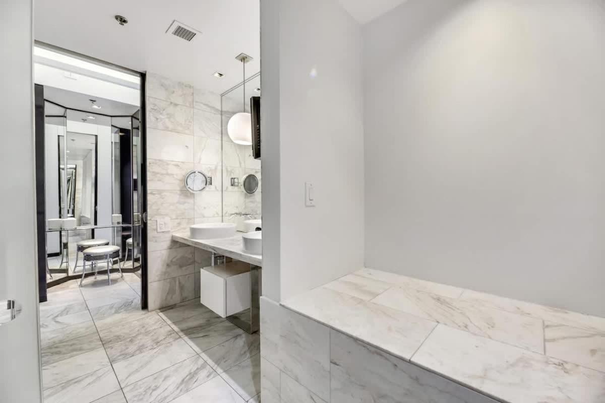Apartment 1 Bedroom Luxury On 35 Floor With Amazing Strip Views *