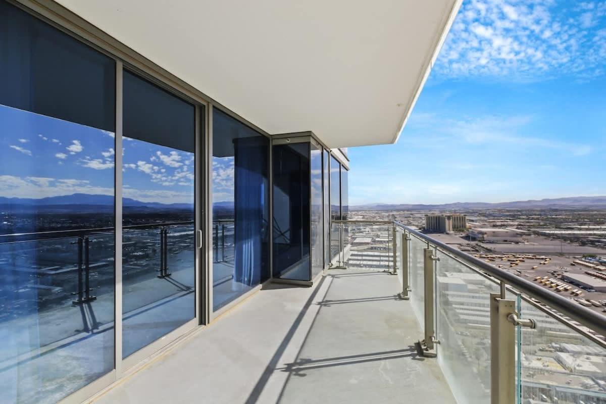 Apartment 1 Bedroom Luxury On 35 Floor With Amazing Strip Views *