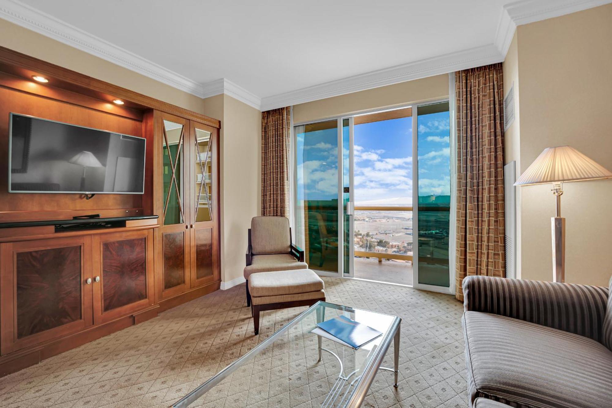 Kintsugi Retreat-condo-stripview-no Fee Hotel *