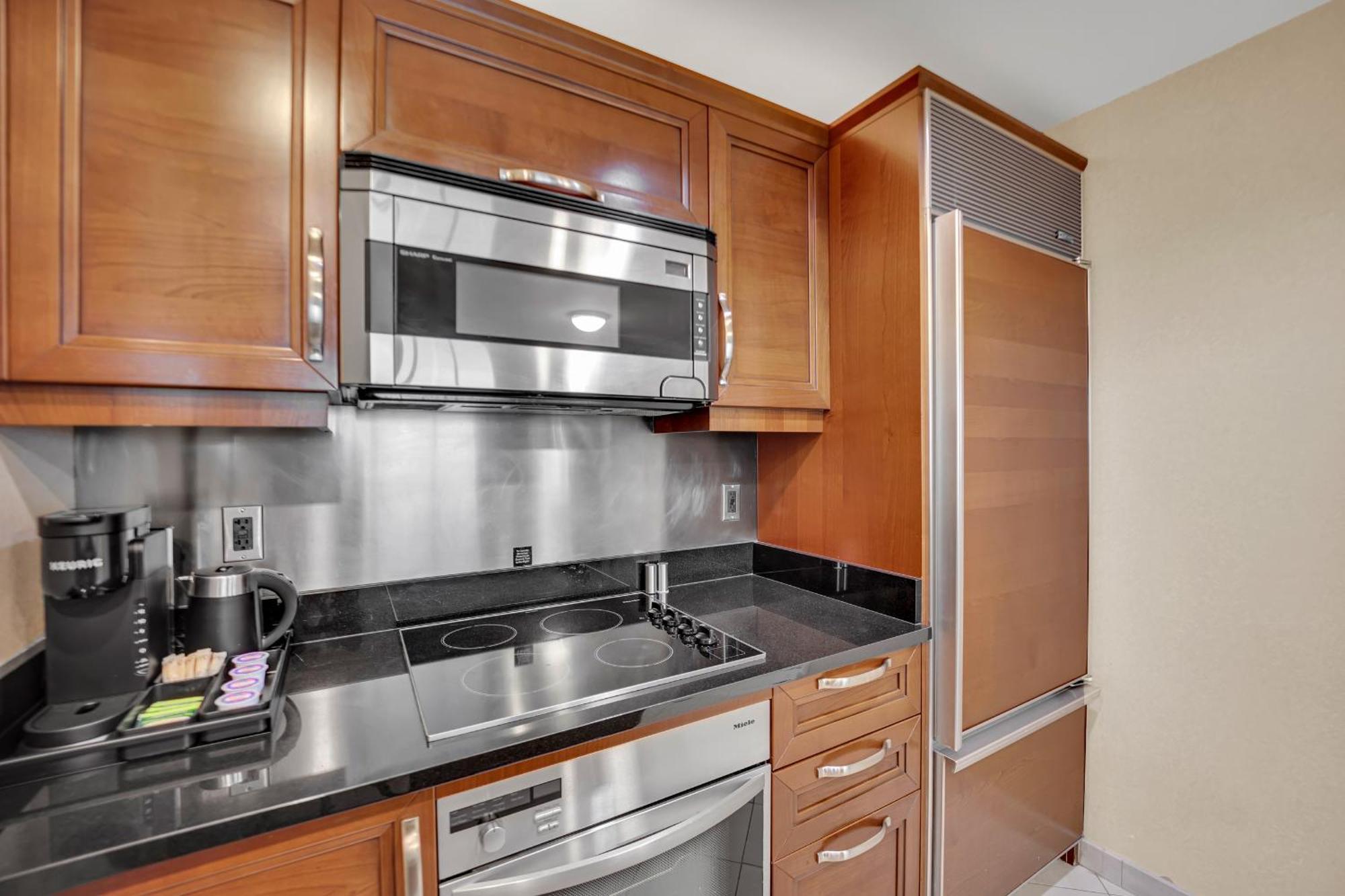 Kintsugi Retreat-condo-stripview-no Fee Hotel Las Vegas