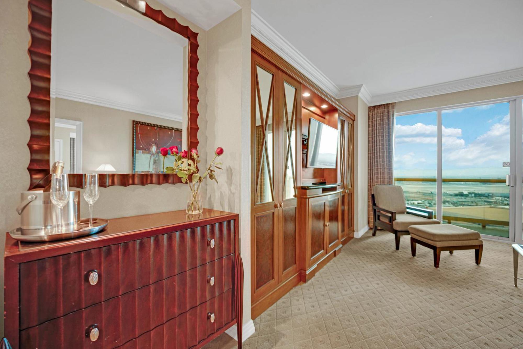 Kintsugi Retreat-condo-stripview-no Fee Hotel *