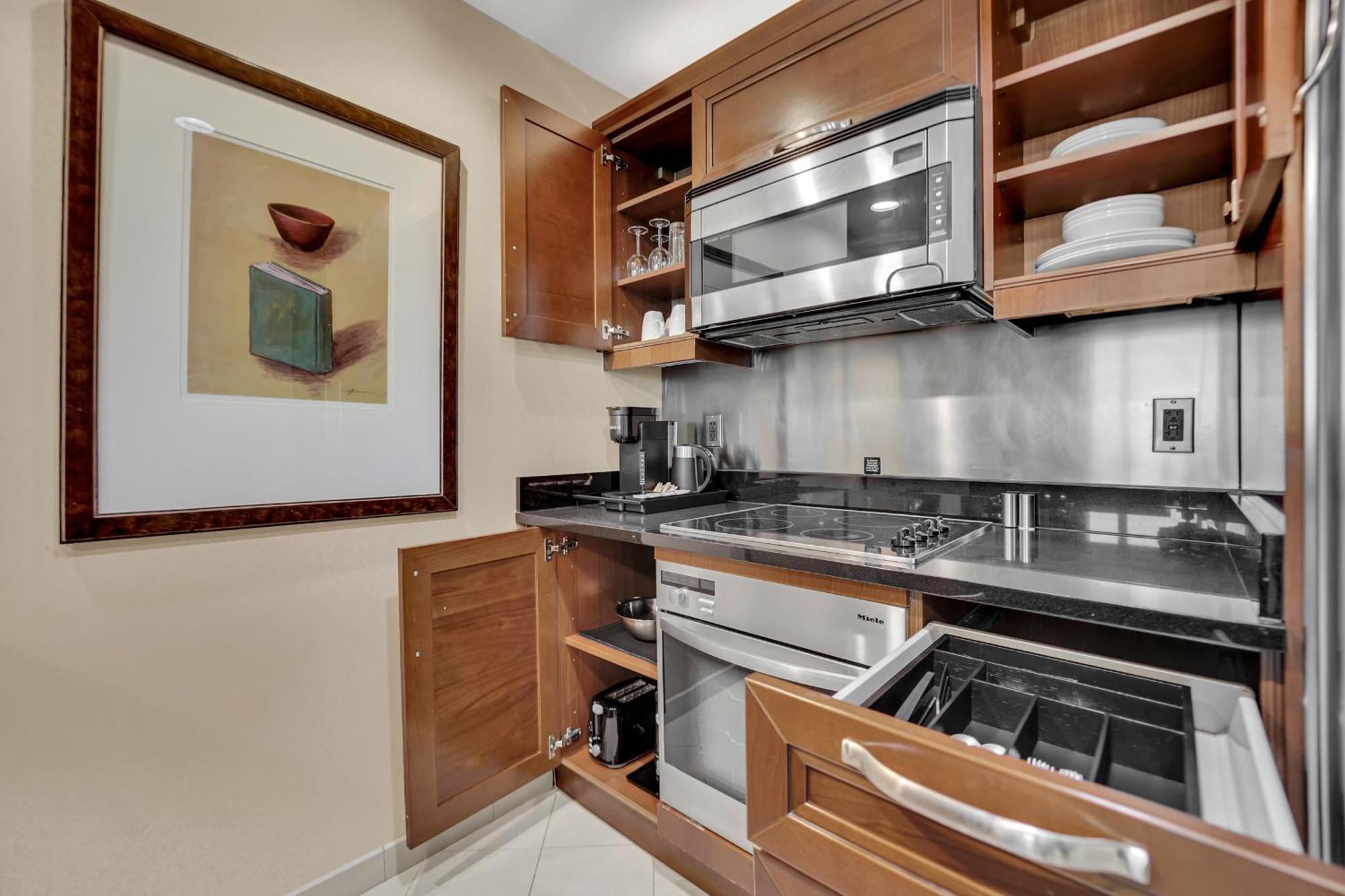 Kintsugi Retreat-condo-stripview-no Fee