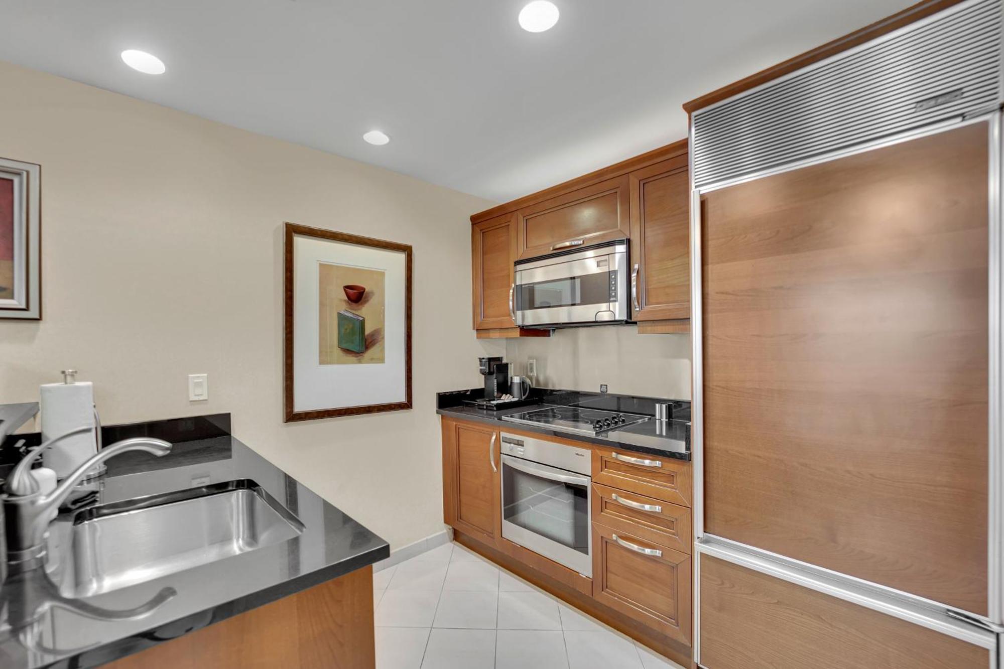Kintsugi Retreat-condo-stripview-no Fee Hotel Las Vegas