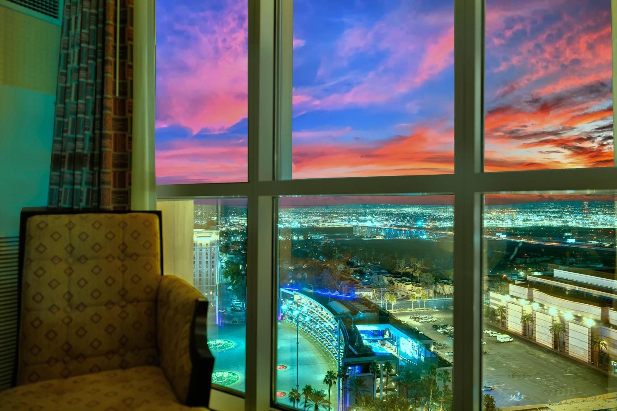 Kintsugi Retreat-condo-stripview-no Fee Hotel *