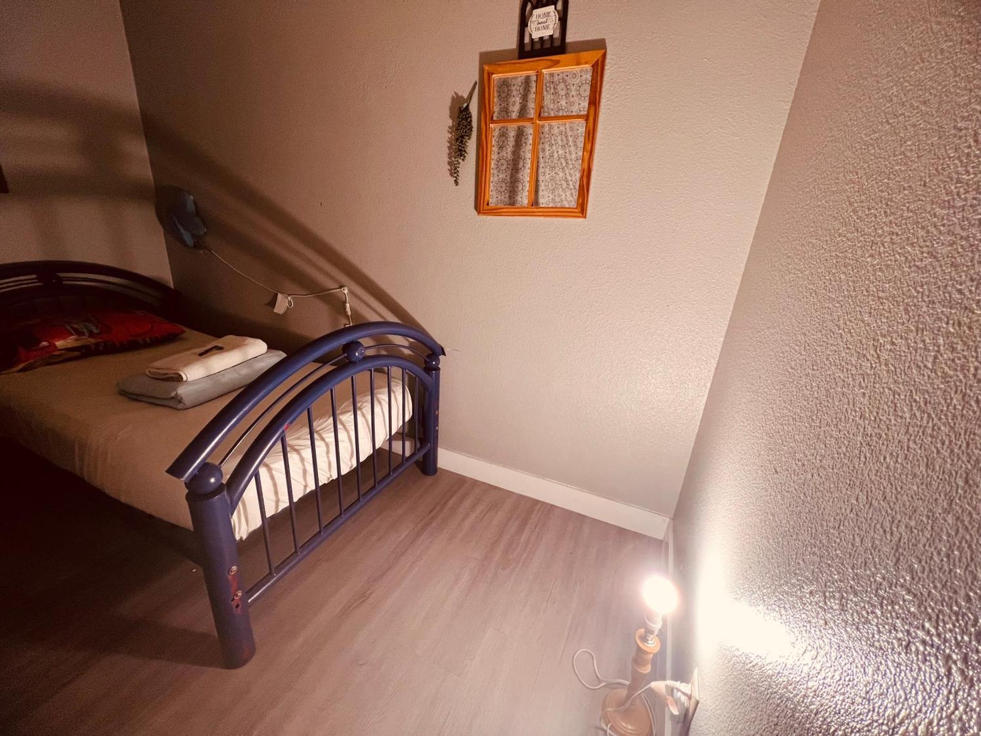 Vegas Simple Bed Share Homestay