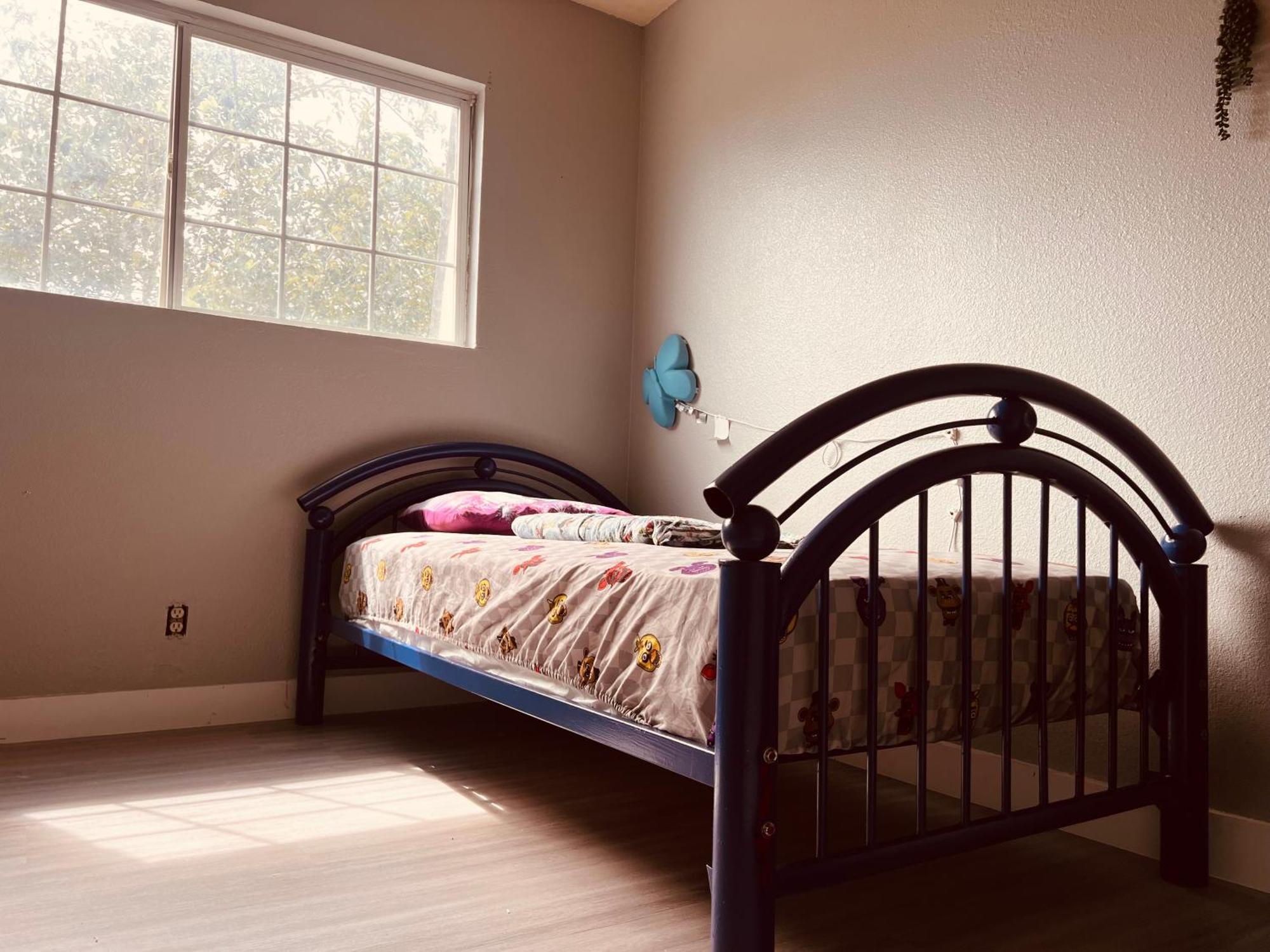 Vegas Simple Bed Share