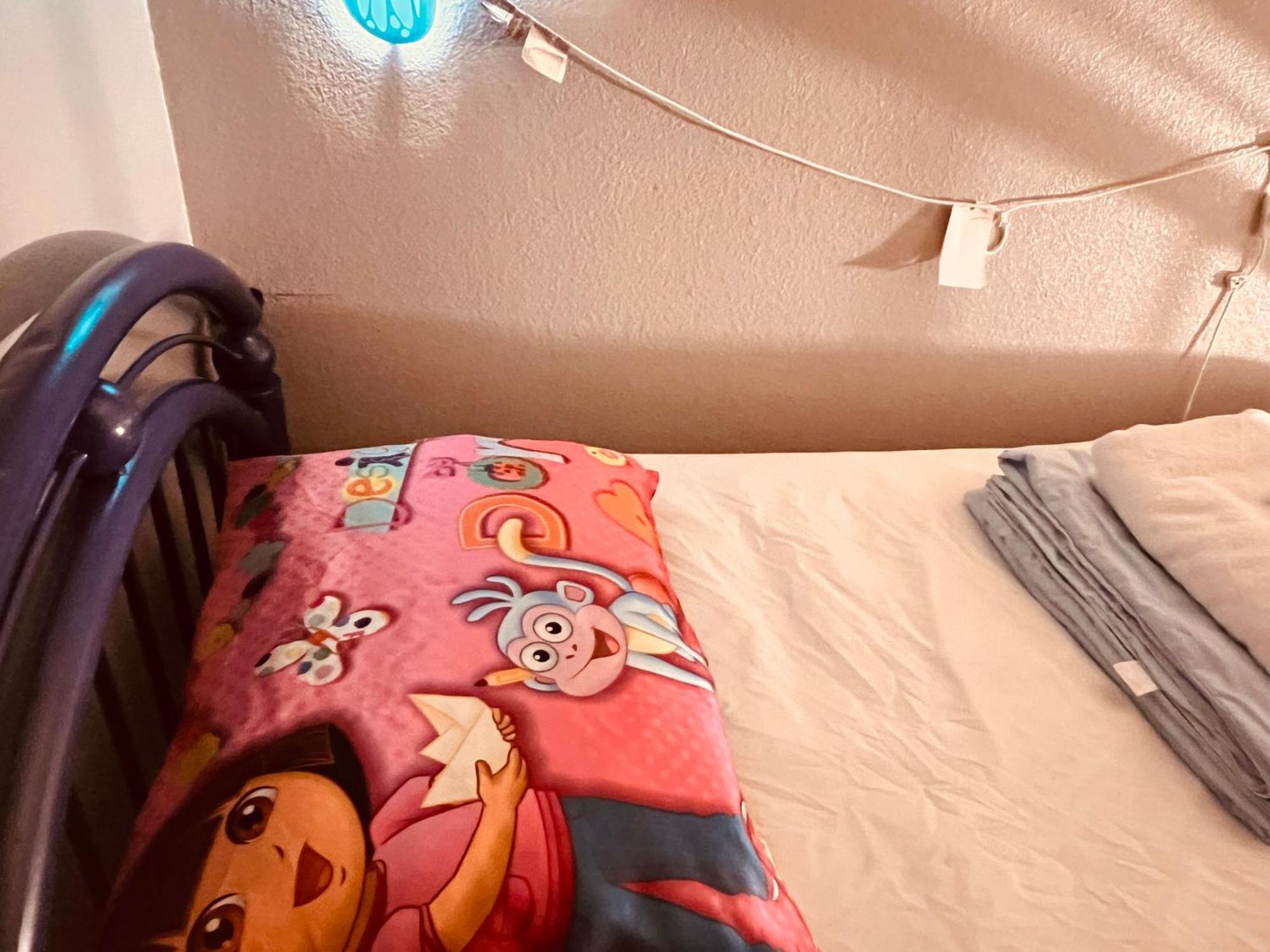 Vegas Simple Bed Share *