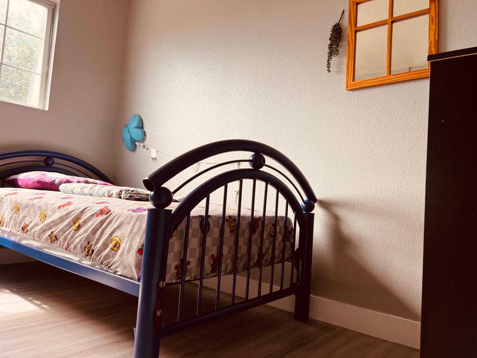 Vegas Simple Bed Share * Las Vegas