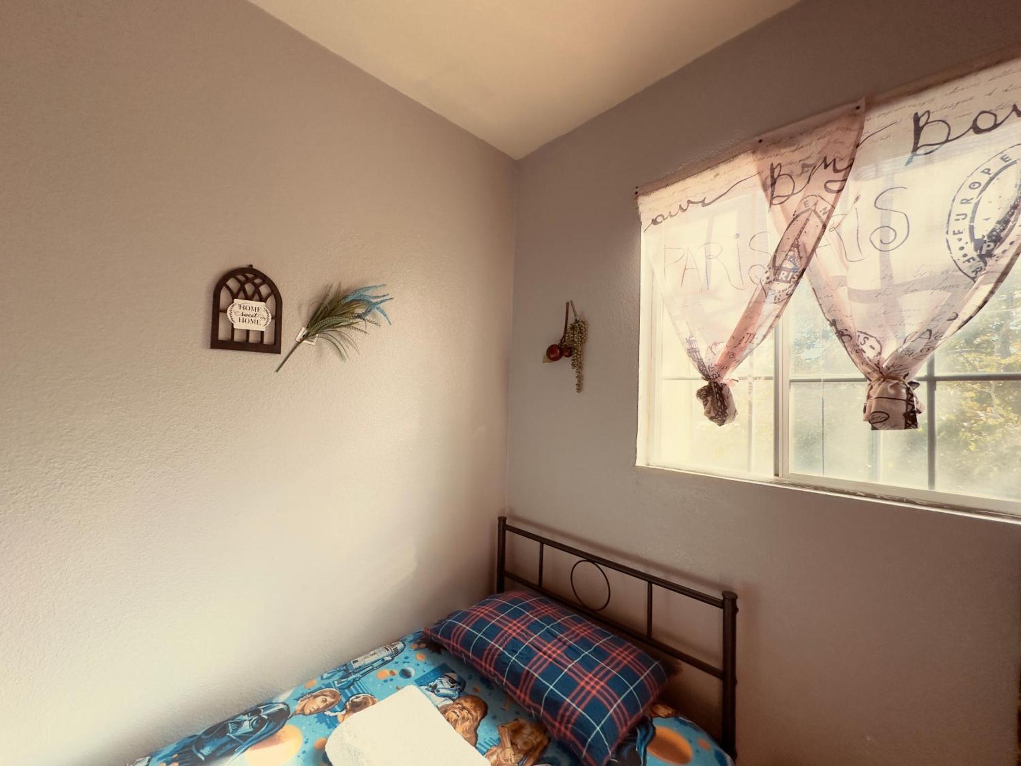 Vegas Simple Bed Share