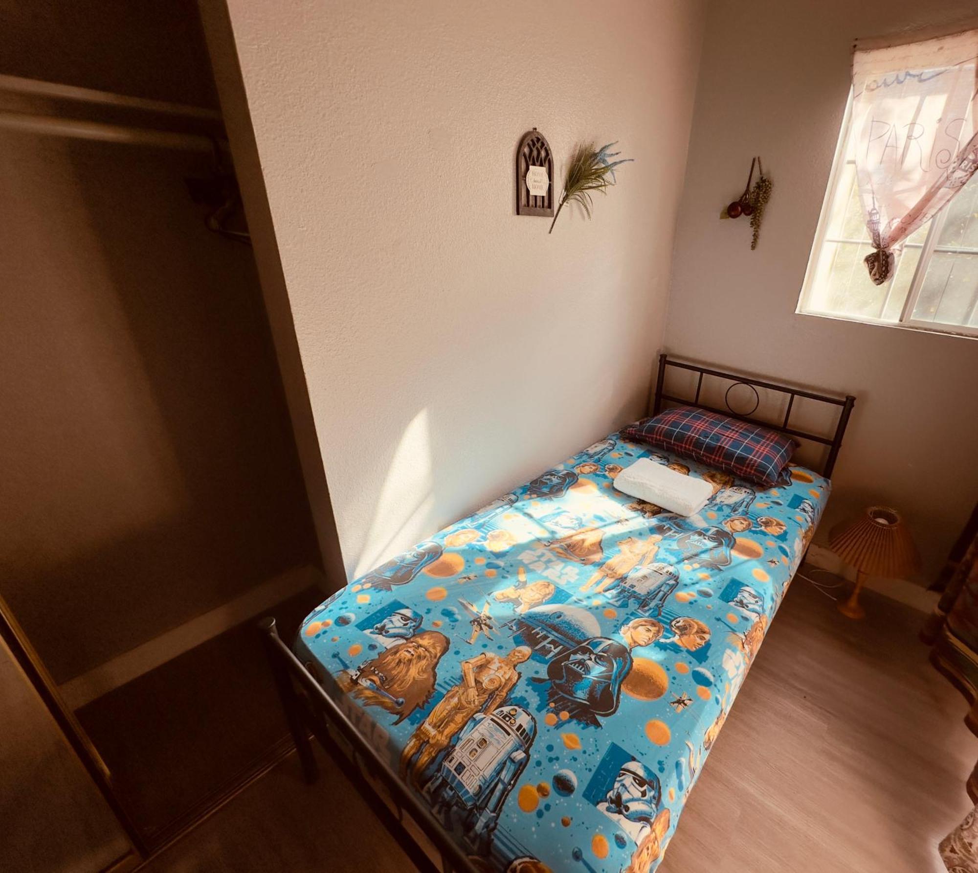 Vegas Simple Bed Share *