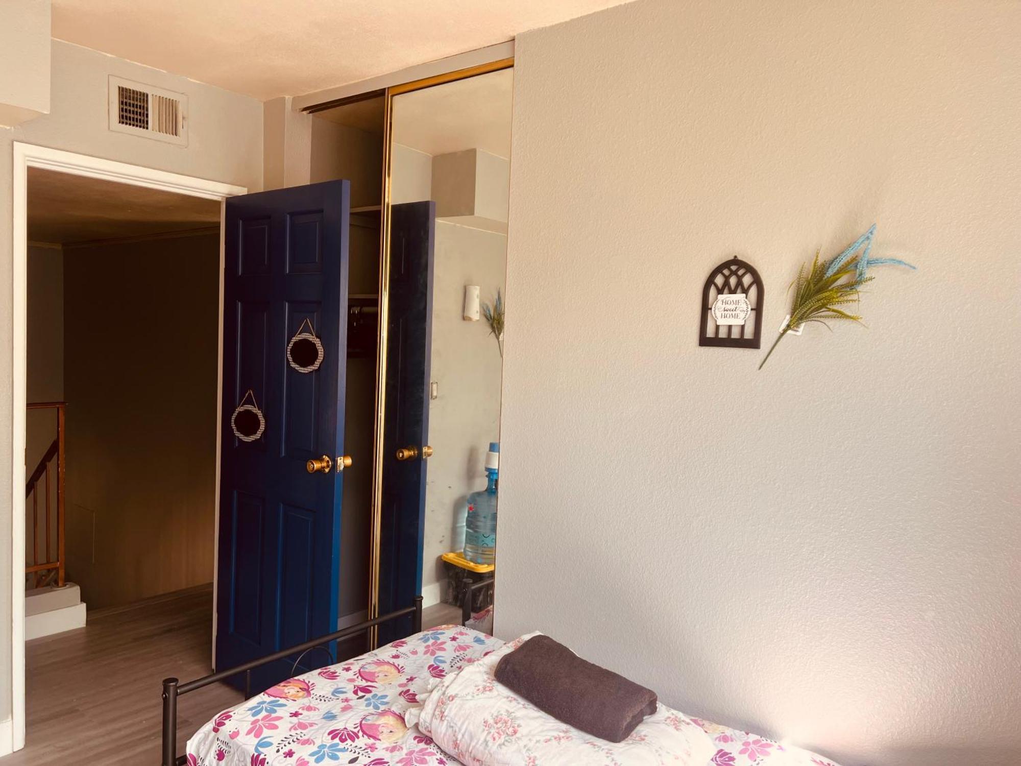 Vegas Simple Bed Share Homestay